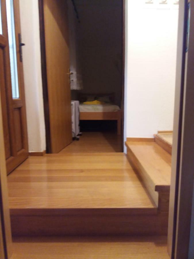 Blue Moon Apartment Licko Petrovo Selo ภายนอก รูปภาพ