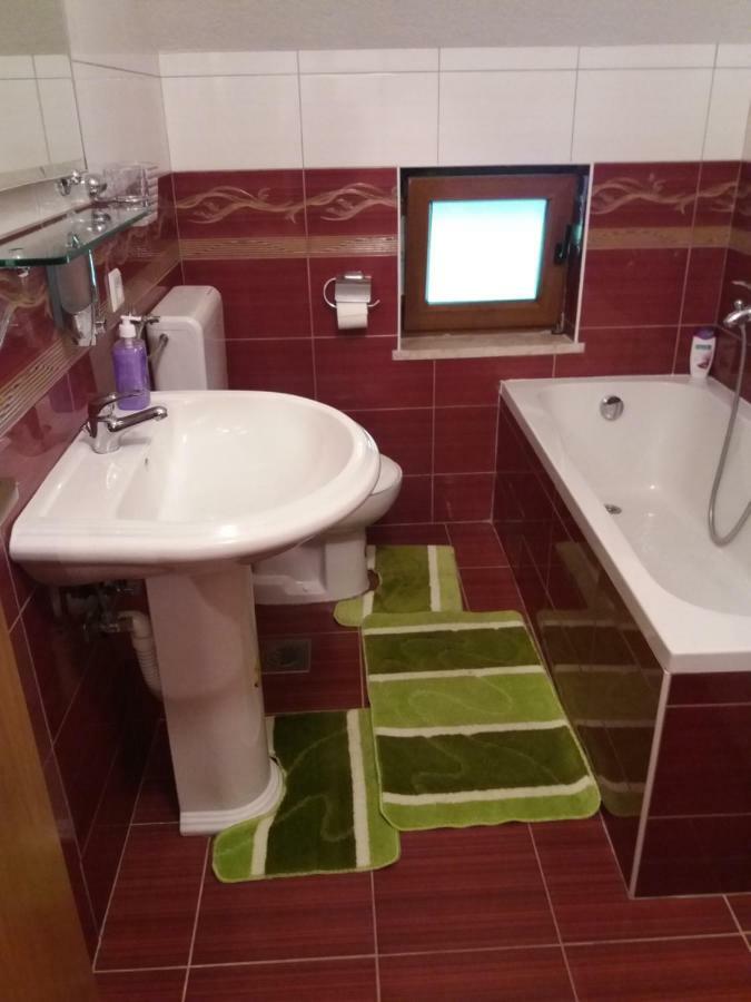 Blue Moon Apartment Licko Petrovo Selo ภายนอก รูปภาพ