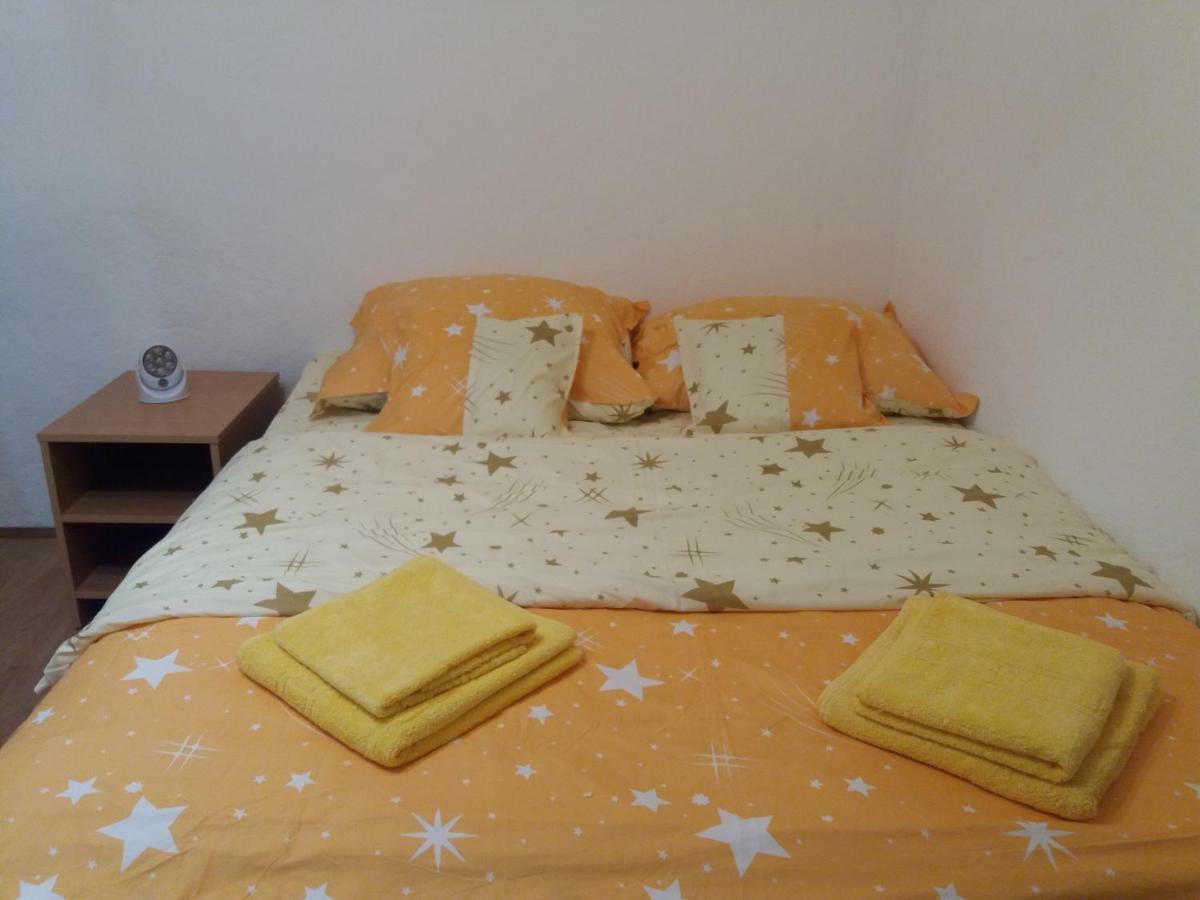 Blue Moon Apartment Licko Petrovo Selo ภายนอก รูปภาพ